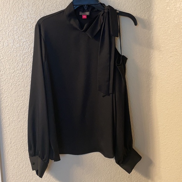 Brand New Cold Shoulder Vince Camuto Shirt. - Picture 3 of 6